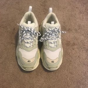 Balenciaga triples s